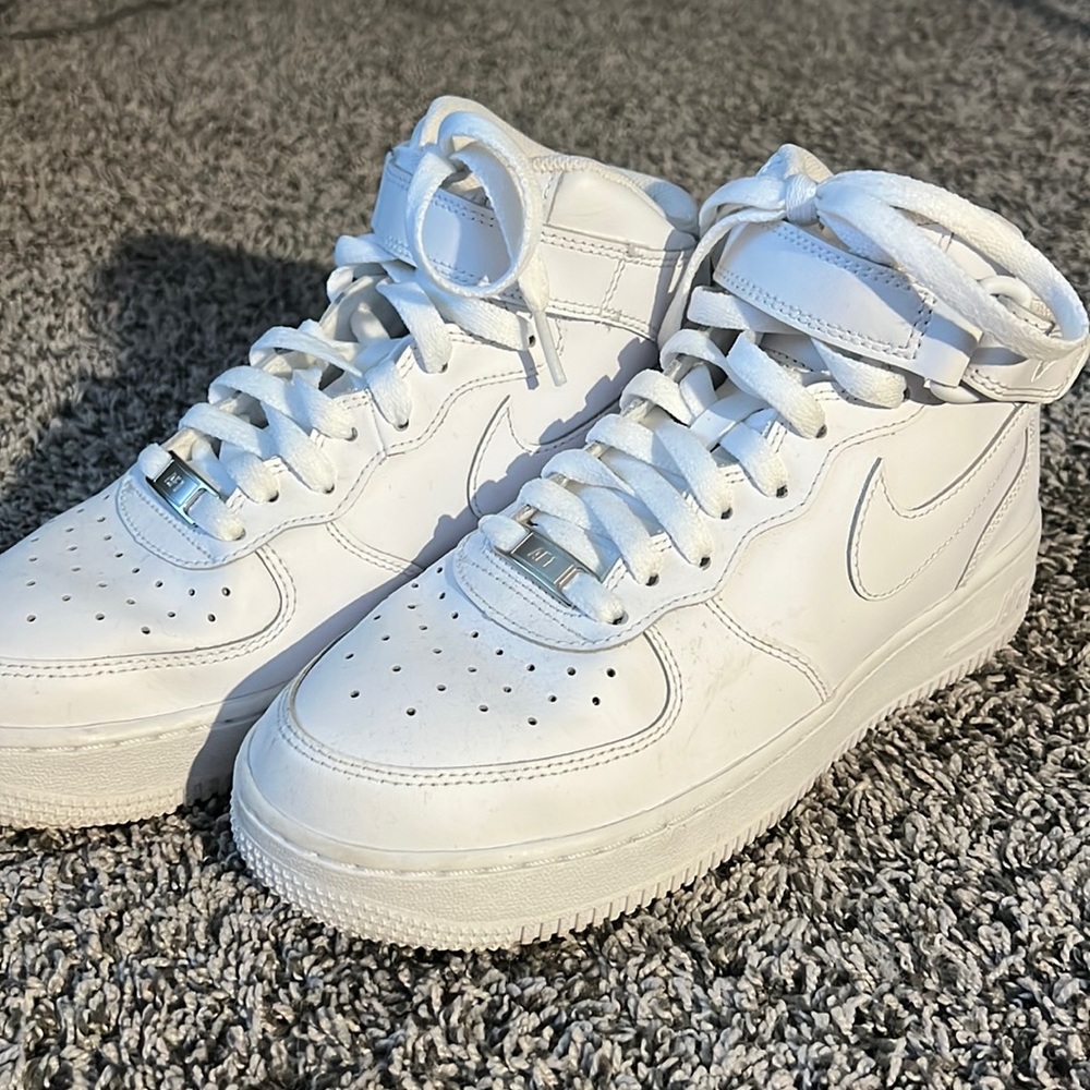 Nike Airforce 1s mid top